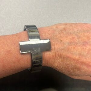 Cross bracelet dark silver